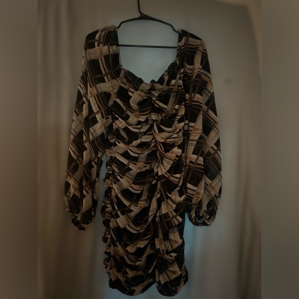 FASHIONNOVA MINI DRESS. Size large. Lightly worn looks new